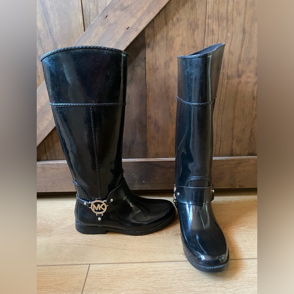 Michael Kors women's fulton harness tall rain boot rubber, black | size 6 - Picture 2 of 6